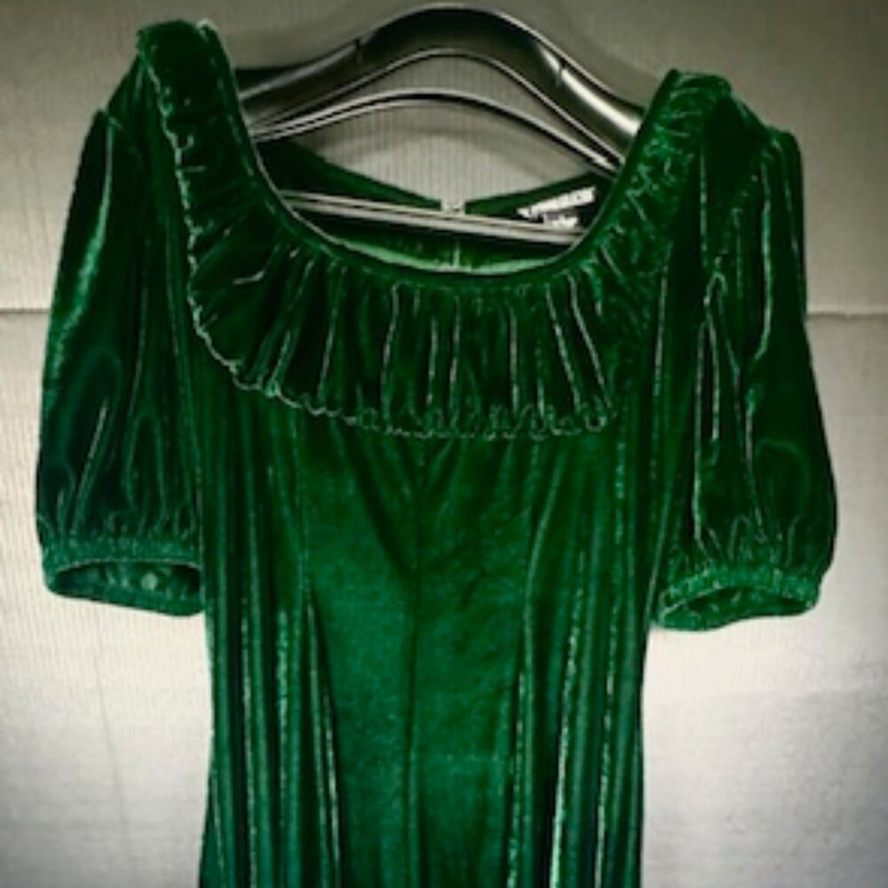 Elegant maxi green dress
